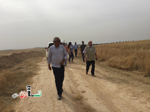    فيديو: موقع قسماوي نت ضمن وفد الصحفيين في جولة في قرية وادي زوباله استعدادا لمسيرة العودة ال 19في النقب .
